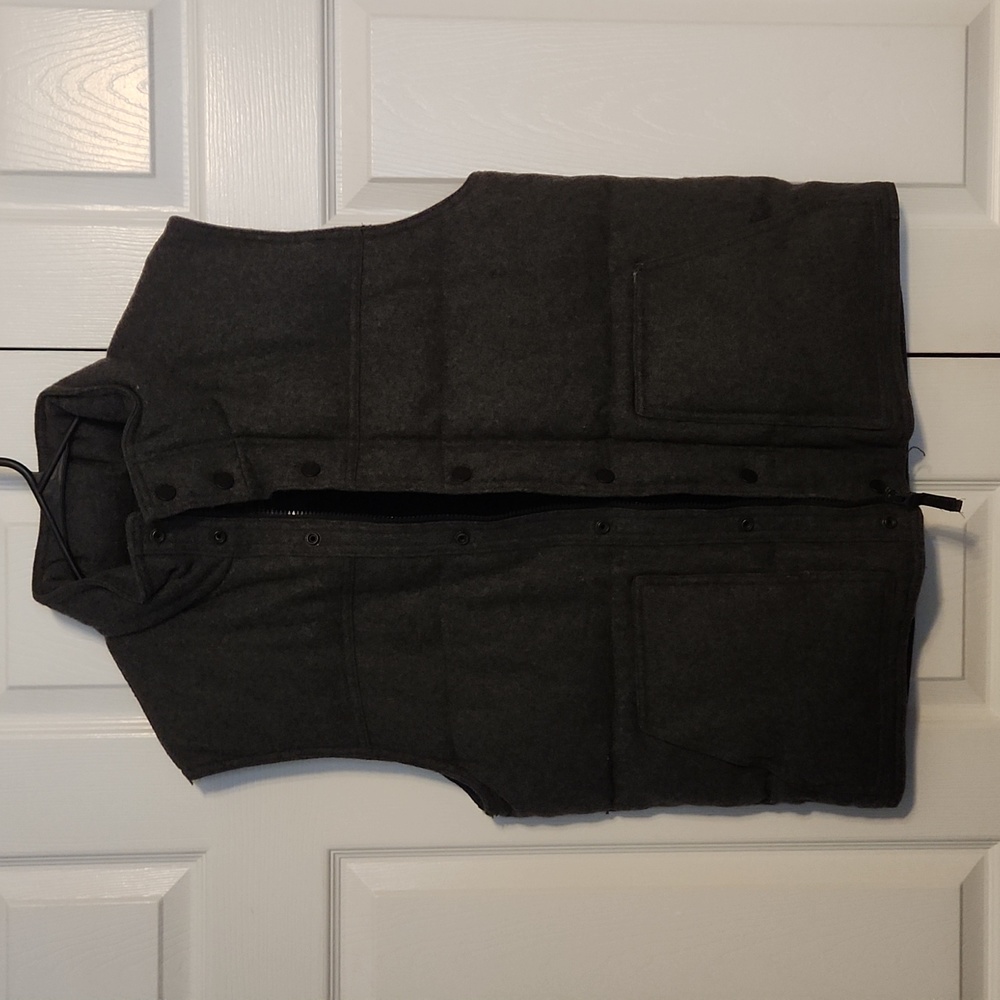 Men's Vest - Picture 4 of 5